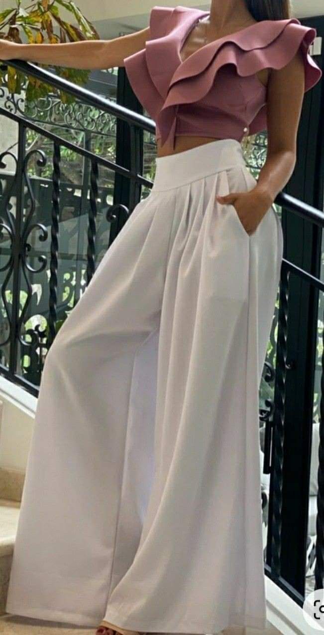 3-520 Conjunto pantalón blanco bota ancha y blusa con boleros