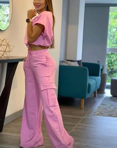 Conjunto pantal n bolsillos y blusa corta 3 487