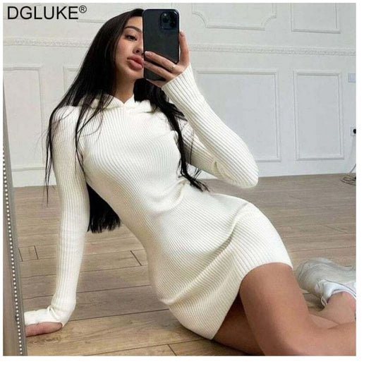 32-187 Vestido en hilo con capota